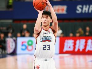 乐鱼体育登陆入口-攻击欲望很强！林葳半场出手14次拿下14分1板1助2断