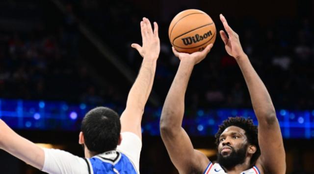 乐鱼体育线上网站-恩比德变身中投王！场均35+创纪录 冲得分王三连庄